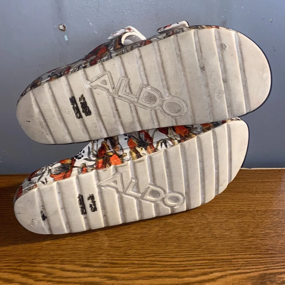 Also love Planet‎ Sandals Pre Owned women’s size 8